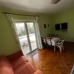Megi Apartamento *