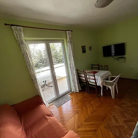 Megi Apartman *